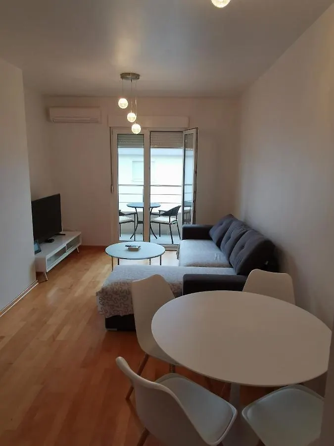 Apartment Iris Trogir 0*,