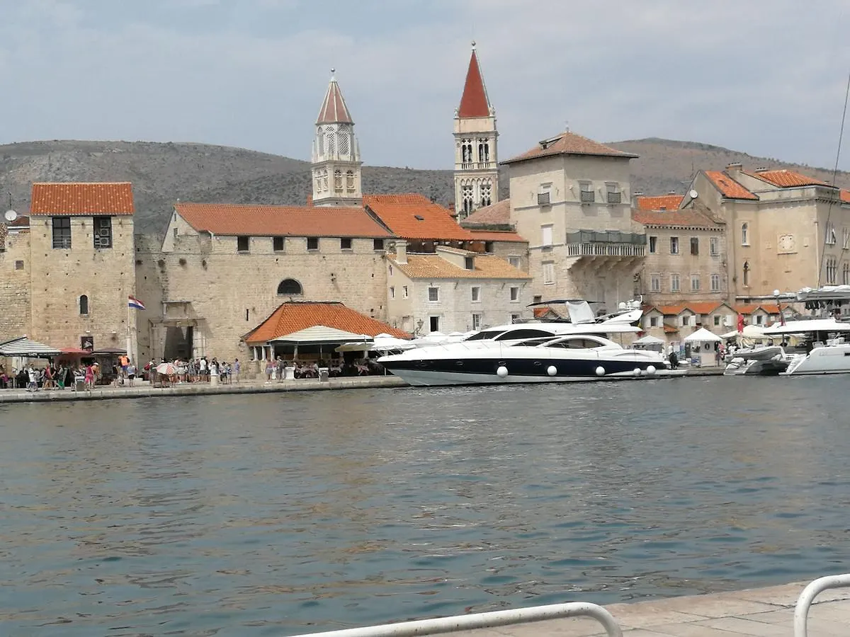 Apartment Iris Trogir